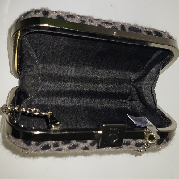 J LO hard shell purse. Leopard print with chain strap - Picture 3 of 5